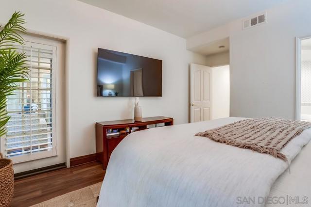 2888 Torrey Pines Rd, La Jolla CA: https://media.crmls.org/mediaz/d5bf5684-c57e-4224-a1bc-d06a9e6cbf25.jpg