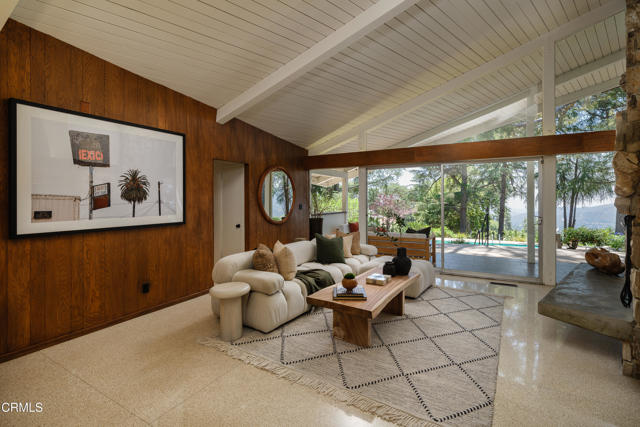 5445 La Crescenta Avenue, La Crescenta CA: https://media.crmls.org/mediaz/d5c046fe-4ccf-4e30-8a4a-60c8d5a28cd1.jpg