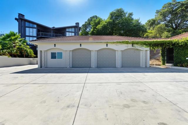 1 Lewis Ranch Road, San Carlos CA: https://media.crmls.org/mediaz/d5c07c81-ee06-4609-bf89-b1e37f844101.jpg