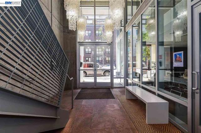 630 Thomas L Berkley Way, Oakland CA: https://media.crmls.org/mediaz/d5c188e6-f519-4871-8a9a-7baf0653d10d.jpg