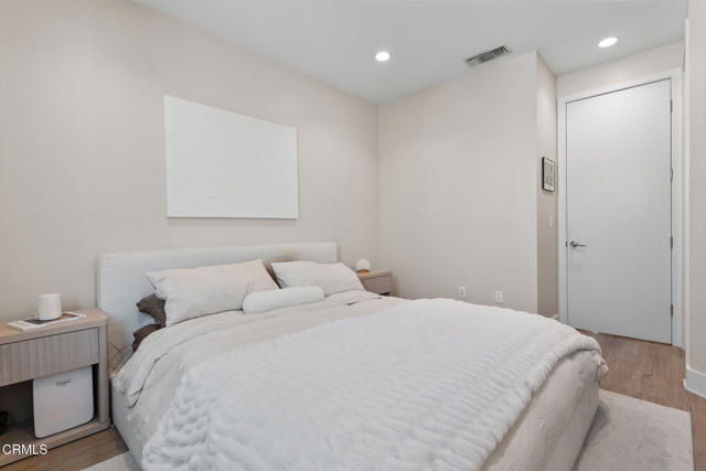 5664 Hazeltine Avenue, Sherman Oaks CA: https://media.crmls.org/mediaz/d5c204eb-fe66-4442-b8bf-8b5ad02c9947.jpg