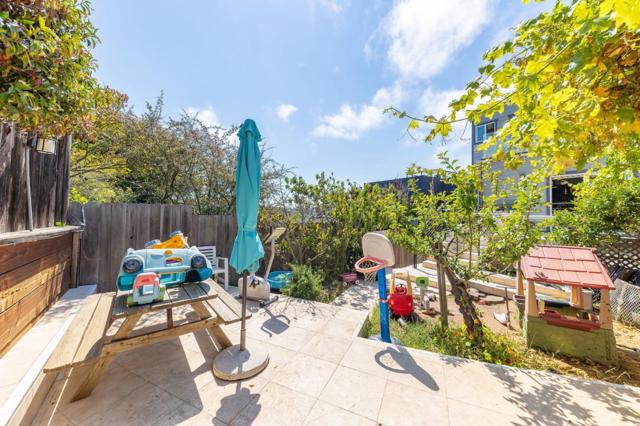 440442 29th Street, San Francisco CA: https://media.crmls.org/mediaz/d5c20bfe-4c69-4f58-a7e8-0ffc559ed4a3.jpg