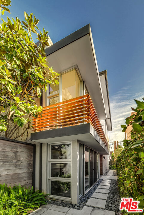 844 CALIFORNIA Avenue photo 1