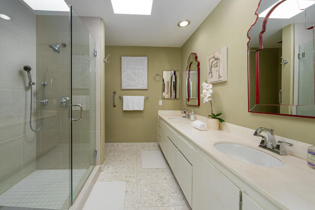 74 Lakeview Drive, Palm Springs CA: https://media.crmls.org/mediaz/d5c26f3e-4140-45c1-b6a7-5f282d18371d.jpg