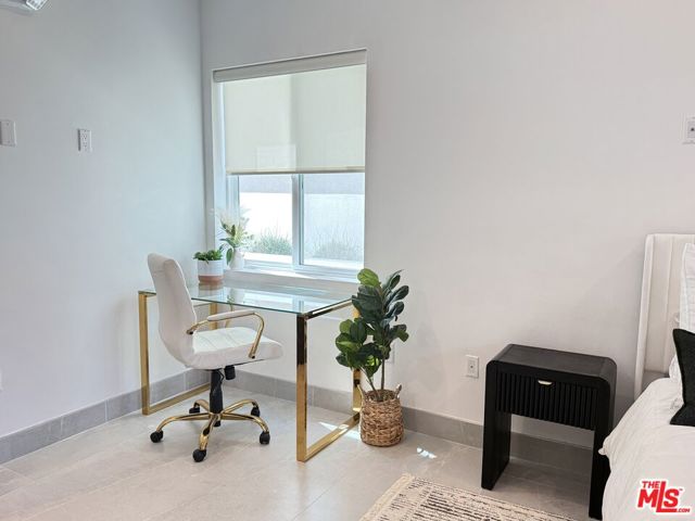 834 S Shenandoah Street, Los Angeles CA: https://media.crmls.org/mediaz/d5c2708b-1a14-4265-bde3-d1125ccb985e.jpg