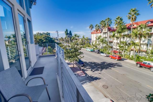 1016 1st St, Coronado CA: https://media.crmls.org/mediaz/d5c28016-231e-4b2f-adb3-695c9d3e4796.jpg