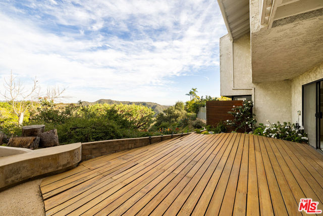 2548 Angelo Drive, Los Angeles CA: https://media.crmls.org/mediaz/d5c2cd84-dbfc-4562-bae4-58a822af8ae2.jpg
