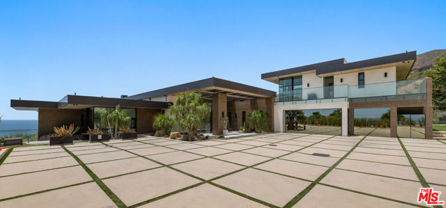 5012 Carbon Beach Terrace, Malibu CA: https://media.crmls.org/mediaz/d5c2ec8e-d775-4004-8657-5f11a1ba158e.jpg