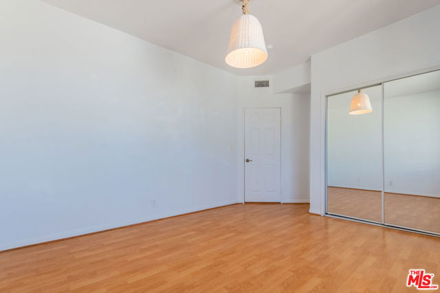 458 N Oakhurst, Beverly Hills CA: https://media.crmls.org/mediaz/d5c2ed06-5524-454a-9e27-0a12aeac28b1.jpg