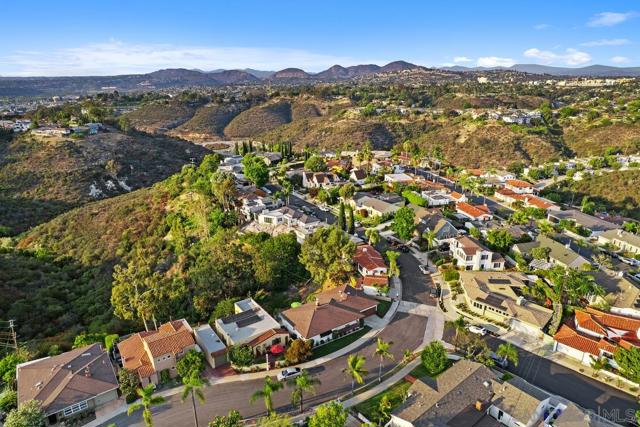 4386 Argos Dr, San Diego CA: https://media.crmls.org/mediaz/d5c35f57-d69b-4813-9c32-31205c4859db.jpg