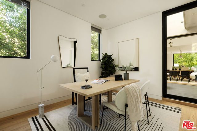 105 S Laurel Avenue, Los Angeles CA: https://media.crmls.org/mediaz/d5c3b526-a603-41d6-a17f-b1a218921ac2.jpg