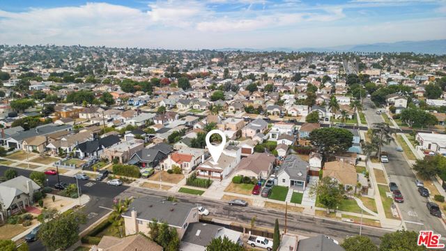 3815 W 60th Street, Los Angeles CA: https://media.crmls.org/mediaz/d5c3f07b-fa9f-491c-9178-47b94b9d11a1.jpg