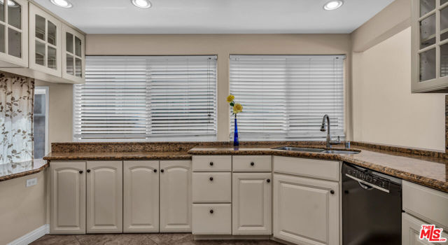 16661 Carousel Lane, Huntington Beach CA: https://media.crmls.org/mediaz/d5c43b34-727d-4e72-b6e1-ff5b4fb9a193.jpg