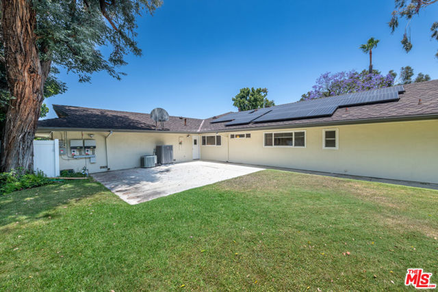 16331 Tudor Drive, Encino CA: https://media.crmls.org/mediaz/d5c510c0-54d6-4465-be0f-e7e7375acf18.jpg