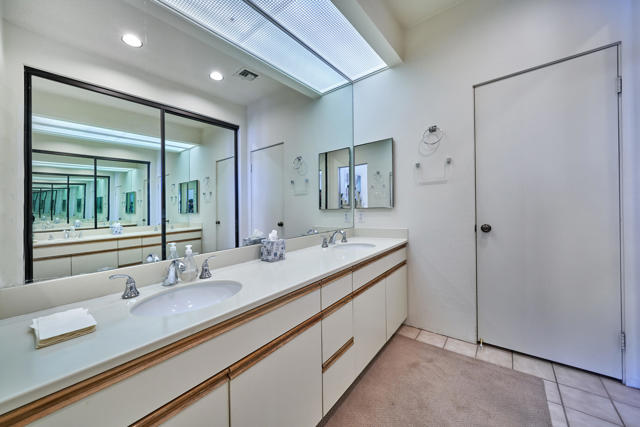 10317 Sunningdale Drive, Rancho Mirage CA: https://media.crmls.org/mediaz/d5c55794-b39a-49bd-a423-1b1018e374fa.jpg