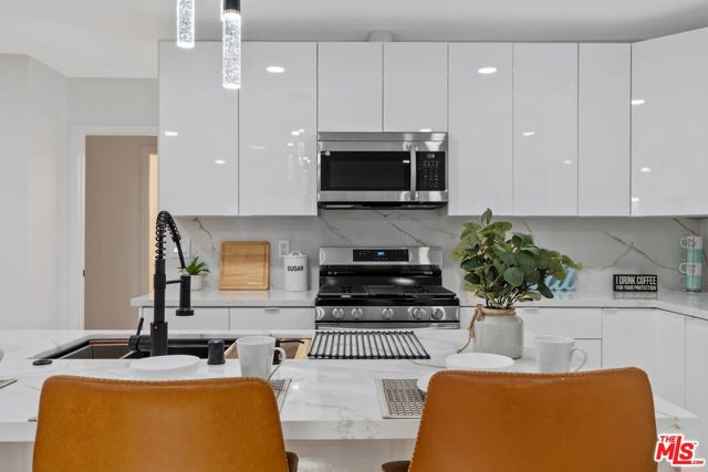 5413 Halbrent Avenue, Sherman Oaks CA: https://media.crmls.org/mediaz/d5c57851-4bf8-4f6c-896a-aa37fd2da9f1.jpg