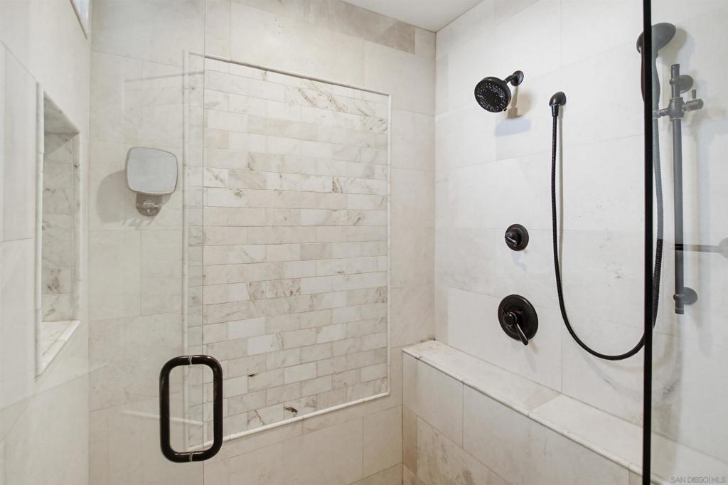 https://media.crmls.org/mediaz/d5c5d975-d019-4b2b-a91d-1efcef2e3865.jpg?preset=X-Large