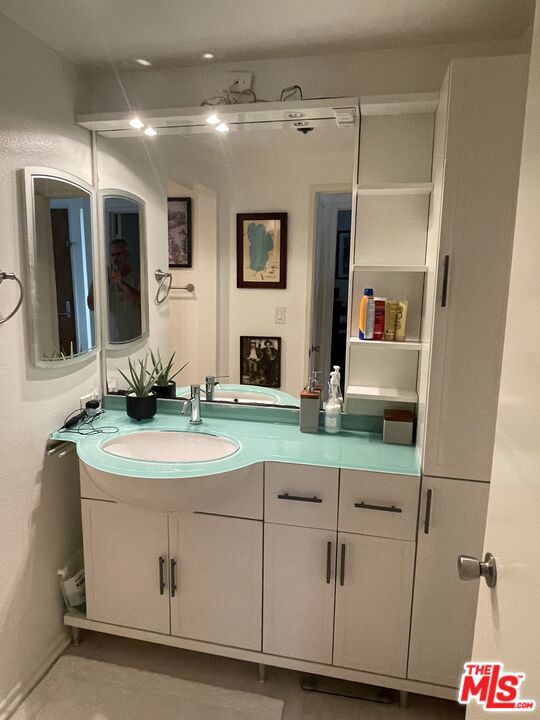 2950 Neilson Way, Santa Monica CA: https://media.crmls.org/mediaz/d5c610f1-0b11-4d52-8fdc-626366399838.jpg