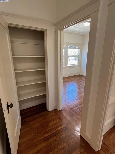 2004 Park Blvd, Oakland CA: https://media.crmls.org/mediaz/d5c61853-a0ee-4634-af91-e18599d22971.jpg