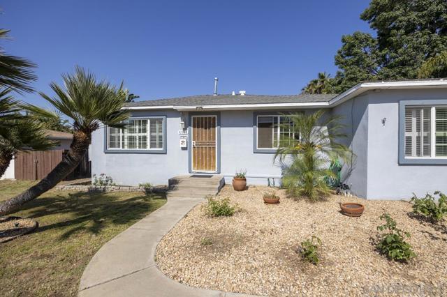 4033 Loma Alta Dr, San Diego CA: https://media.crmls.org/mediaz/d5c61e1d-dcca-4172-8bb5-30f06fde634b.jpg