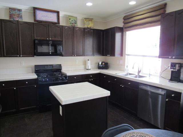 7420 Valley Meadow Avenue, Eastvale CA: https://media.crmls.org/mediaz/d5c65219-e181-4e04-820f-5c6299bbeb88.jpg