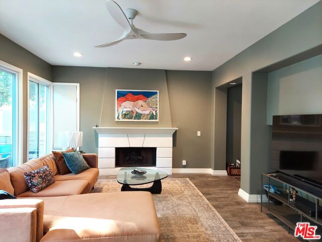 4342 Park Verdi, Calabasas CA: https://media.crmls.org/mediaz/d5c67ada-3edb-47b4-92c9-d97ce7afde80.jpg