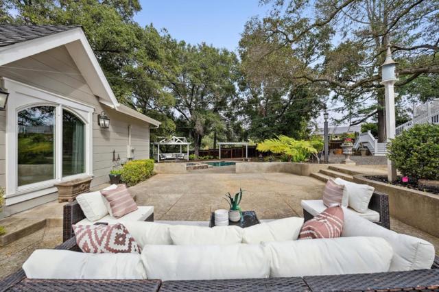 19050 Camino Barco, Saratoga CA: https://media.crmls.org/mediaz/d5c68a2f-496e-41ba-b2c0-11eea169fcbf.jpg