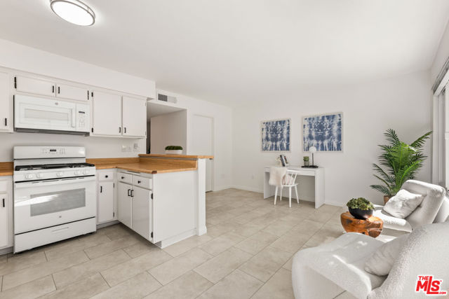 22038 Vanowen Street, Woodland Hills CA: https://media.crmls.org/mediaz/d5c6a4c6-c7ef-442d-89ef-56d61ac03e14.jpg
