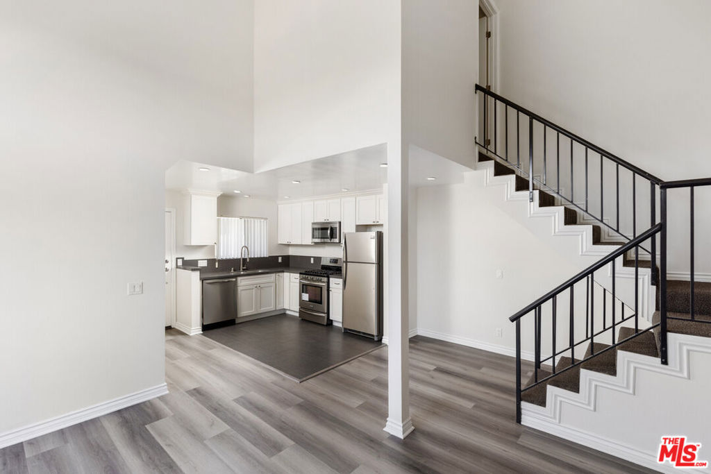 6212 FULTON Avenue #205