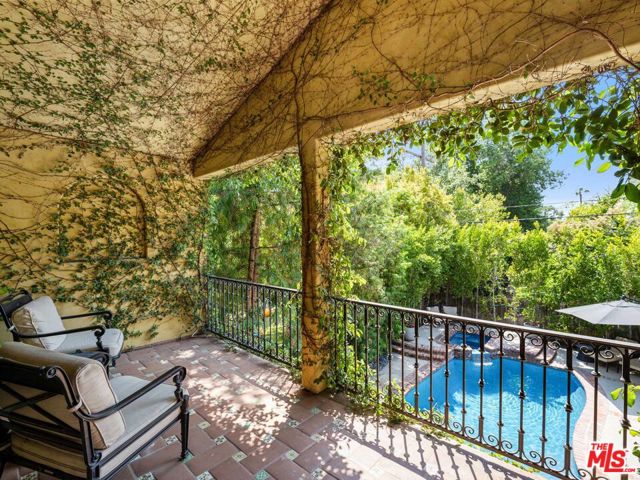 4057 Farmdale Avenue, Studio City CA: https://media.crmls.org/mediaz/d5c717ff-2502-41cc-9c54-3bf681928a88.jpg