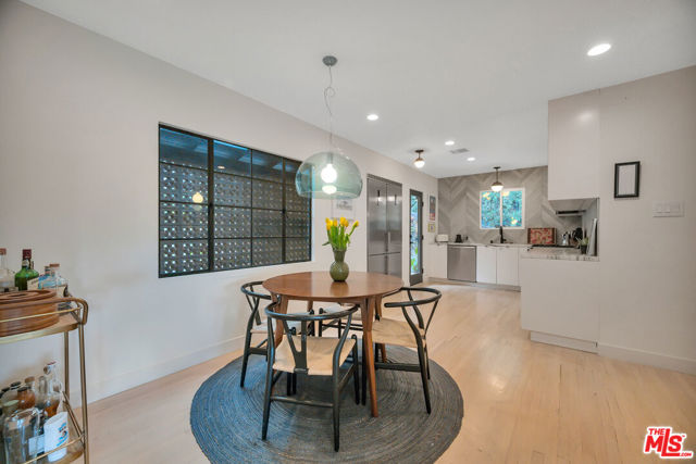 380 Tamarac Drive, Pasadena CA: https://media.crmls.org/mediaz/d5c77ba6-6d0d-4bcc-8661-7becf179b3d8.jpg