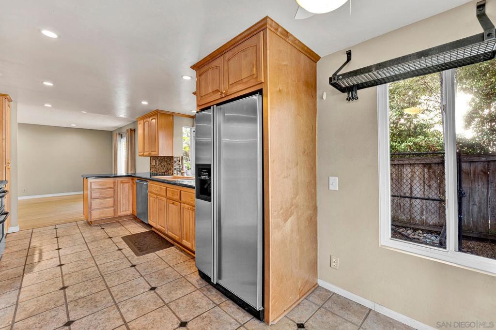 MLS #250041383SD image #37