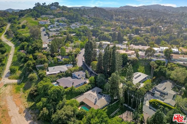 3530 Royal Woods Drive, Sherman Oaks CA: https://media.crmls.org/mediaz/d5c8ddfa-19a5-4751-92e5-b9be8bc0f2bd.jpg