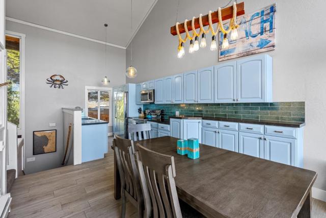 116 Monterey Dunes Way, Moss Landing CA: https://media.crmls.org/mediaz/d5c9af8c-94a5-45f4-960c-3e69aef9793e.jpg