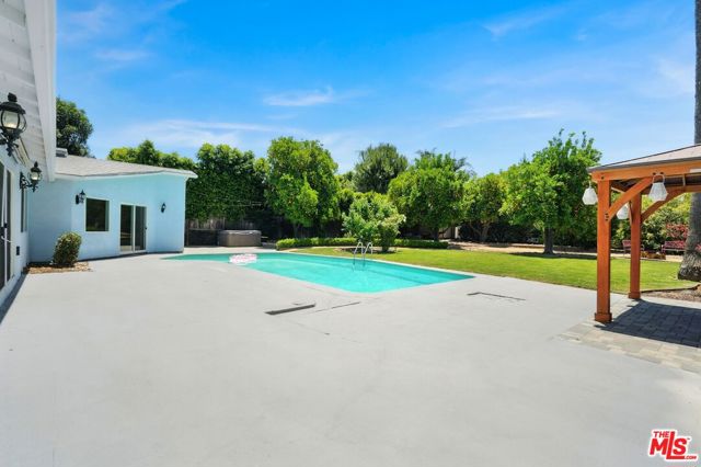 20616 Quedo Drive, Woodland Hills CA: https://media.crmls.org/mediaz/d5c9c689-3ca3-46c9-a946-61a0ffd9e6df.jpg