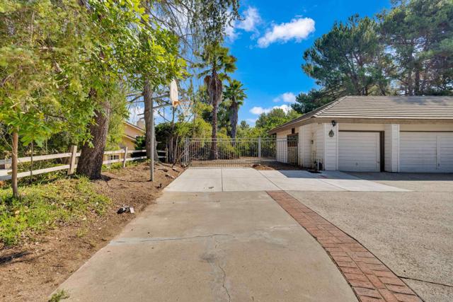 15235 Crestview Ct, Poway CA: https://media.crmls.org/mediaz/d5ca3bac-4083-4b30-bbca-3b3842e3cc67.jpg