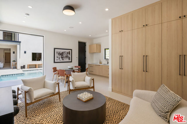 2115 Walnut Avenue, Venice CA: https://media.crmls.org/mediaz/d5ca51f5-bcdb-49a5-bdc5-78a5bbe2704e.jpg
