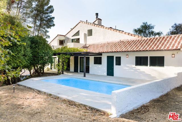 25620 Nebo Dr, Calabasas CA: https://media.crmls.org/mediaz/d5ca95d0-ecd3-4aff-bd20-0a802659d52b.jpg