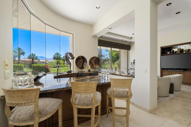 945 Hawk Hill Trail, Palm Desert CA: https://media.crmls.org/mediaz/d5caadc2-72a4-4061-8751-ef72b34ce630.jpg
