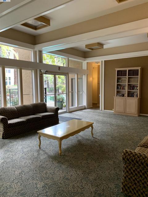 185 Sierra Dr, Walnut Creek CA: https://media.crmls.org/mediaz/d5cafda4-7a22-4657-bb5c-de0271b0e8db.jpg