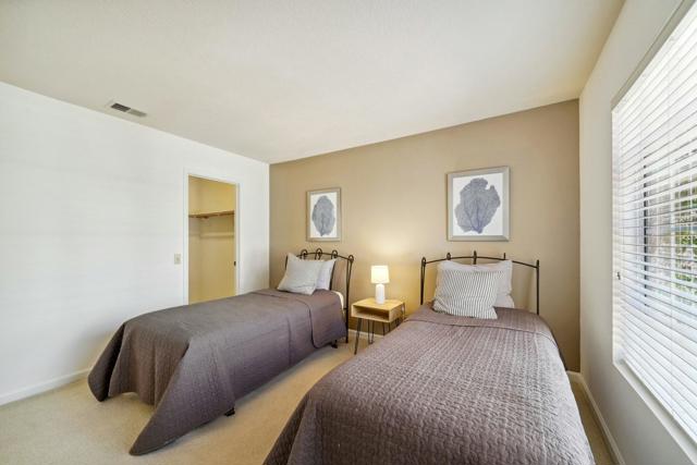 152 Falls Court, Palm Desert CA: https://media.crmls.org/mediaz/d5cb59c5-6529-44dd-80b5-651f465b0930.jpg