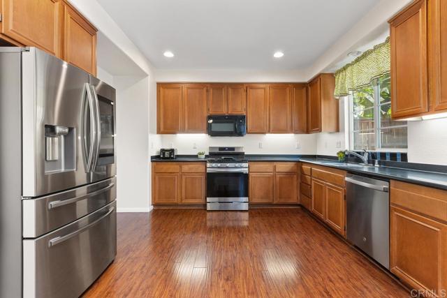 Detail Gallery Image 12 of 57 For 564 via Del Caballo, San Marcos,  CA 92078 - 4 Beds | 3 Baths