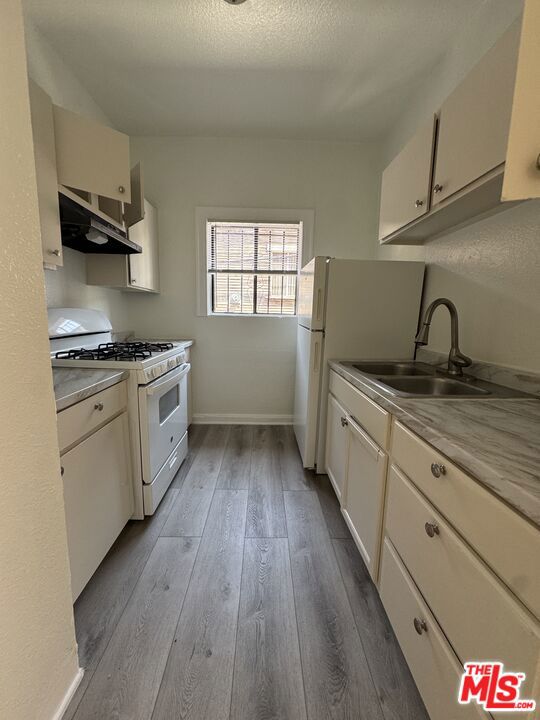 3051 Leeward Avenue #111