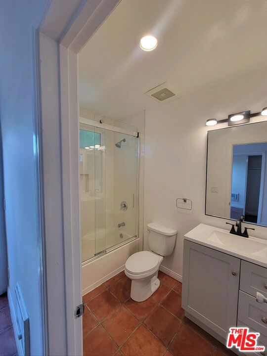 109 Brooks Avenue, Venice CA: https://media.crmls.org/mediaz/d5cc6276-34da-4e9a-a75a-0b469fc44a50.jpg
