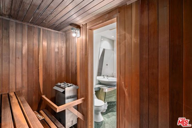6 Eastwind Street, Marina del Rey CA: https://media.crmls.org/mediaz/d5cc8b0f-2696-4170-97c4-036ad737360e.jpg