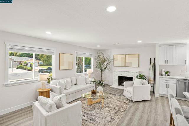 3319 Claudia Dr, Concord CA: https://media.crmls.org/mediaz/d5ccb85d-fde1-4d22-acf9-b3adb34600b9.jpg