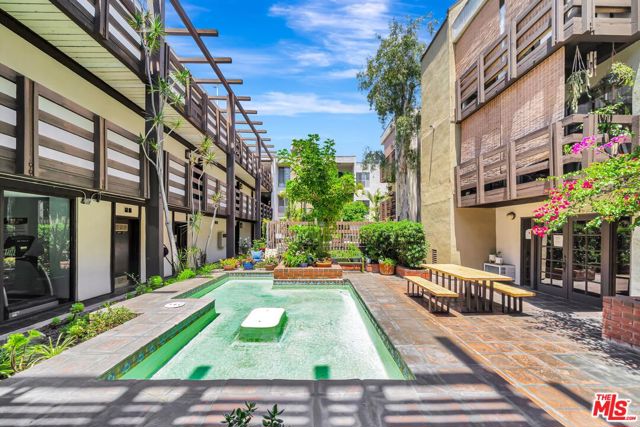 320 S Ardmore Avenue, Los Angeles CA: https://media.crmls.org/mediaz/d5ccda8a-bf9a-4703-ad90-c16e0334abd1.jpg