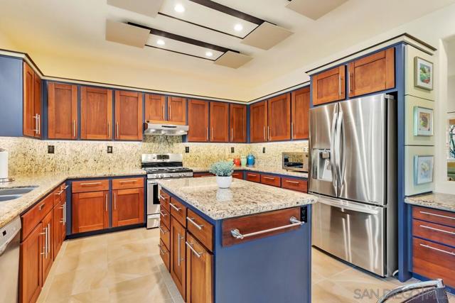 43054 Manchester Ct, Temecula CA: https://media.crmls.org/mediaz/d5ccf3e4-2dd4-43b3-a3a9-19228523a1e4.jpg