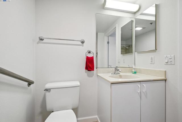 989 Webster, Oakland CA: https://media.crmls.org/mediaz/d5cd2274-4cea-4a49-91c5-4dc95940d5b6.jpg