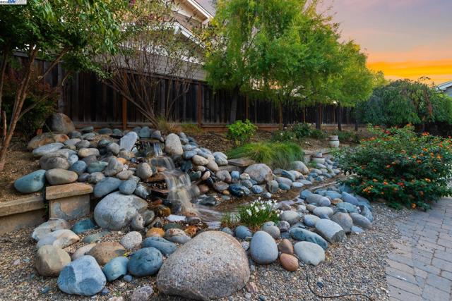3168 Bay Meadows Ct, Livermore CA: https://media.crmls.org/mediaz/d5cd49c3-8044-4c7c-86d7-7ecf6cd1f2e6.jpg